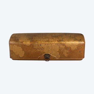 Fumibako - Scatola laccata dorata Urushi. Crisantemi. Giappone Edo XVIII secolo