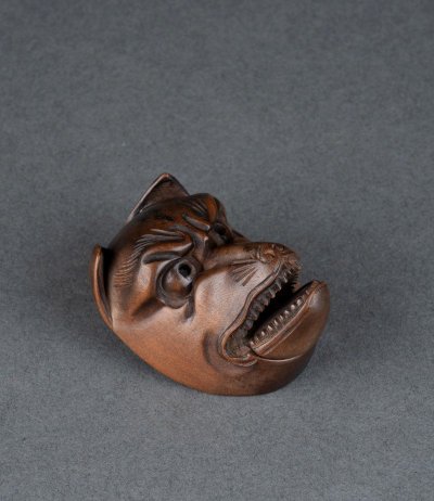 Netsuke, maschera Kyogen raffigurante una volpe, Kitsune, Giappone Edo, Meiji, arte asiatica