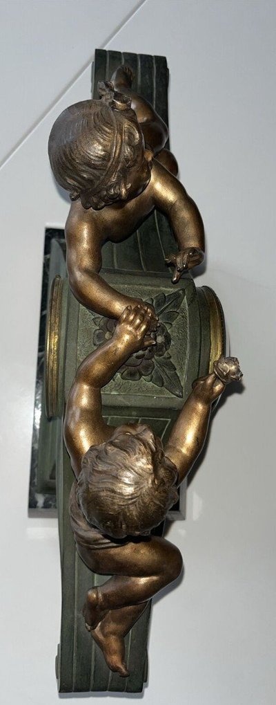 LIMOUSIN Jacques (1900) Garniture De Cheminée En Régule Polychrome à Décor De Putti, Signé