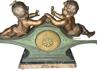 LIMOUSIN Jacques (1900) Garniture De Cheminée En Régule Polychrome à Décor De Putti, Signé