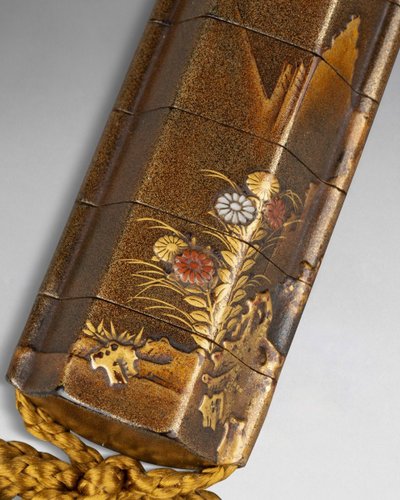 Piccolo Inro esagonale in lacca dorata Urushi Giappone Edo