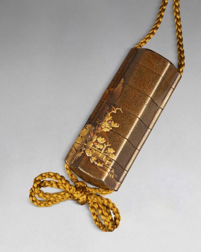 Piccolo Inro esagonale in lacca dorata Urushi Giappone Edo