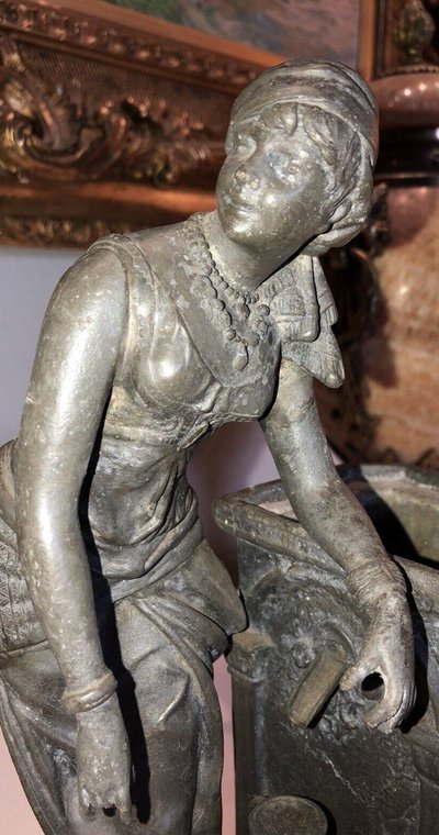 Louis HOTTOT (1834-1905). Sculpture Art Nouveau "femme Orientale à La Fontaine"   Signé