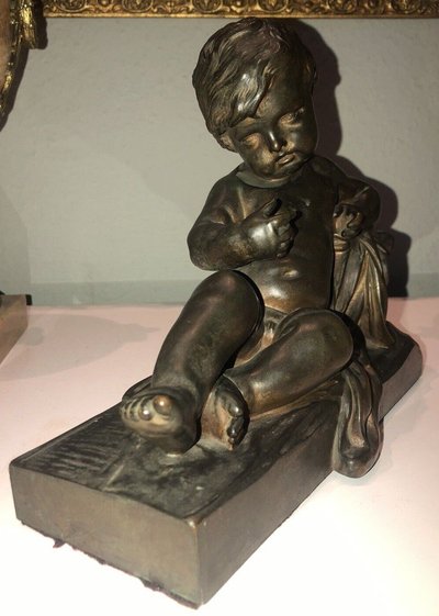Grande Putto in bronzo con patina Medaglia anonima H. 21 cm