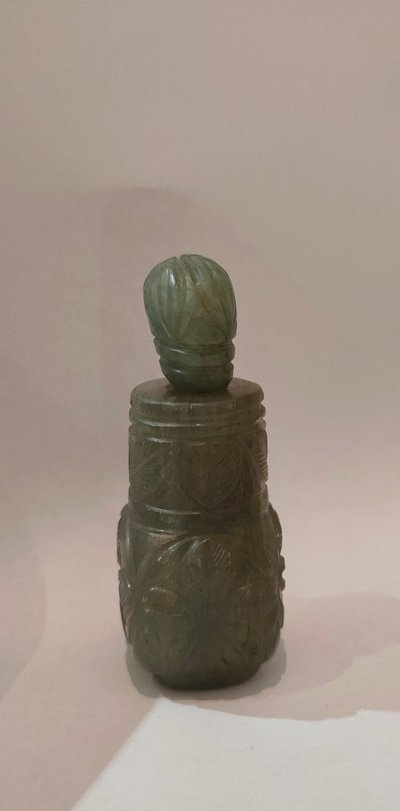 Flacon Tabatière Jade. Inde Flacon à Parfum Sculpté