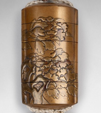 Kajikawa Inro in Gold Lacquer with Peony and Chrysanthemum Decoration, Edo Japan