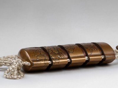 Kajikawa Inro in Gold Lacquer with Peony and Chrysanthemum Decoration, Edo Japan