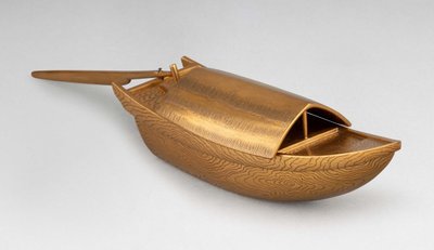 Kobako - Seltenes Modell in Form eines Bootes aus Goldlack. Japan Edo