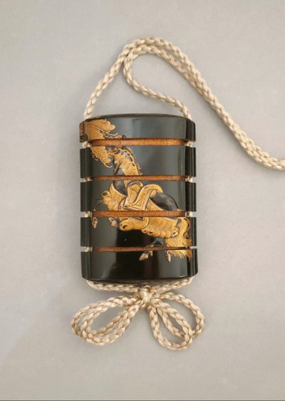 Inro Opening By 4 Cases Of A Horse With A Saddle Of Appearance. Edo Japan