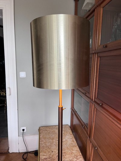 Maison CHARLES ( Signée ). Lampadaire Tripode En Laiton Et Bronze Doré.