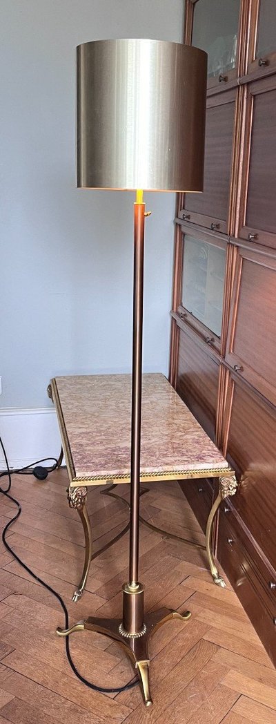 Maison CHARLES ( Signée ). Lampadaire Tripode En Laiton Et Bronze Doré.