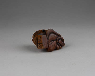 Netsuke - Model representing a fox disguised as a priest. Edo Japan