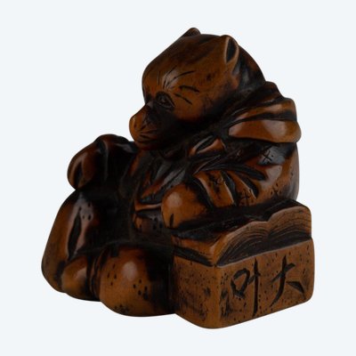 Netsuke - Model representing a fox disguised as a priest. Edo Japan
