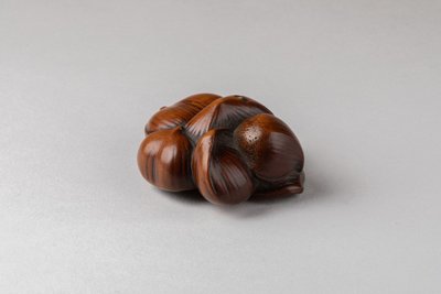 Netsuke - Gruppo di castagne di bosso intagliate