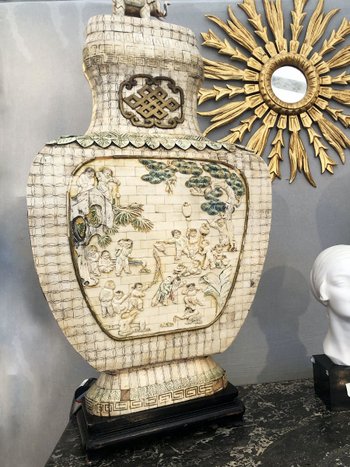 Paire De Très Grands Vases Décoratifs En Os. Chine, XIXe Siècle