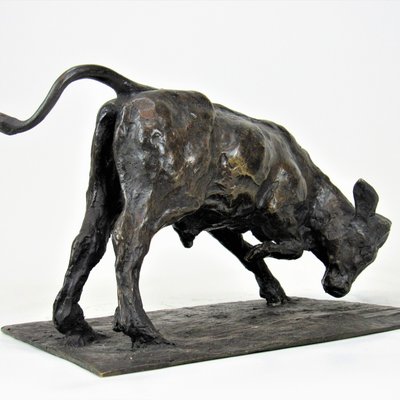 Kämpfender Junger Stier - Bronze von Guido Righetti (c. 1926)