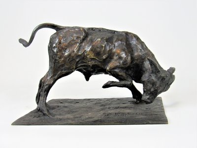Kämpfender Junger Stier - Bronze von Guido Righetti (c. 1926)