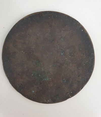 Encensoir ou hibachi en bronze d'époque Meiji avec base tripode