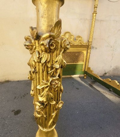 Grande letto Baldaquin in legno dorato, fine XIX secolo