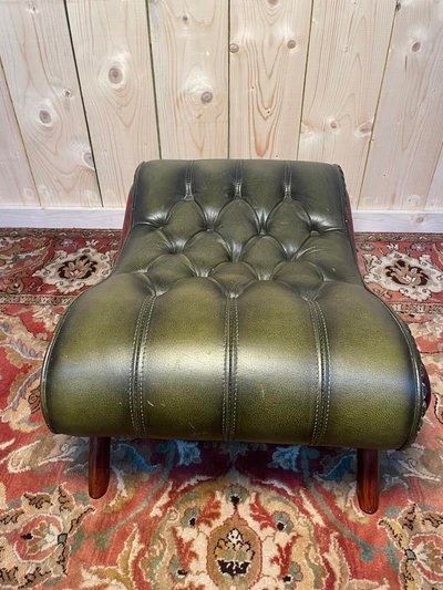 Ruhe - Englisch Chesterfield Fuß in grünem Leder