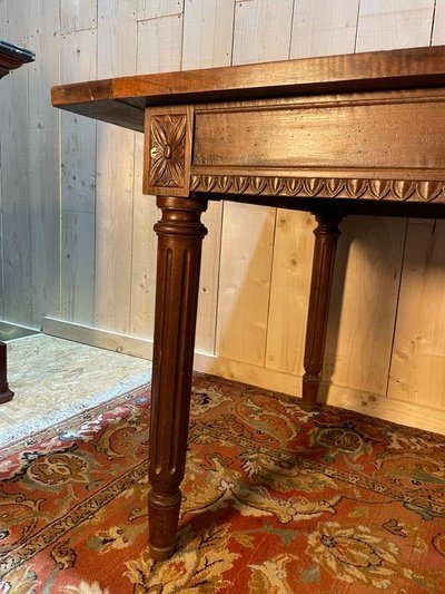 Table de ferme en noyer de style Louis XVI 