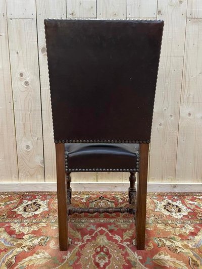 Suite de 4 chaises de style Louis XIII en cuir 