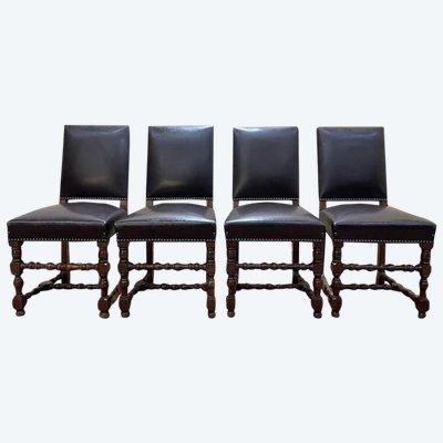Suite de 4 chaises de style Louis XIII en cuir 