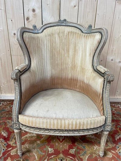 Fauteuil - Bergère de style Louis XVI réchampie velours beige