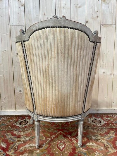 Fauteuil - Bergère de style Louis XVI réchampie velours beige