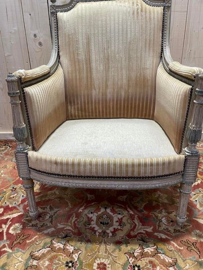 Fauteuil - Bergère de style Louis XVI avec signature 