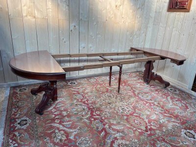 Table à manger ovale en acajou Napoléon III