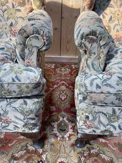Paire de bergères / fauteuils à oreilles anglaises 