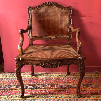 Fauteuil richement sculpté, époque Régence