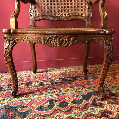 Fauteuil richement sculpté, époque Régence