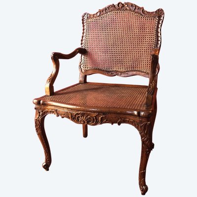 Fauteuil richement sculpté, époque Régence