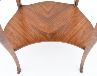 Pedestal table