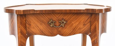 Pedestal table