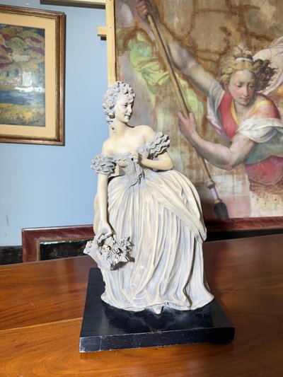 Sculpture de dame en terre cuite patinée des années 1940 signée Tomuti
