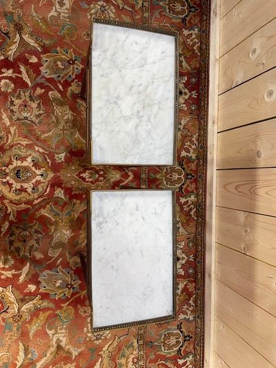 Paire de tables de chevet de style Louis XV en acajou 