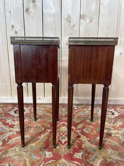 Paire de tables de chevet de style Louis XV en acajou 