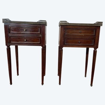Paire de tables de chevet de style Louis XV en acajou 