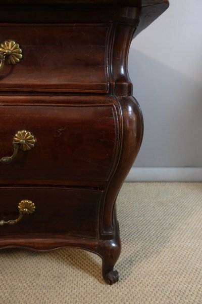 Commode XVIII en acajou tombeau 