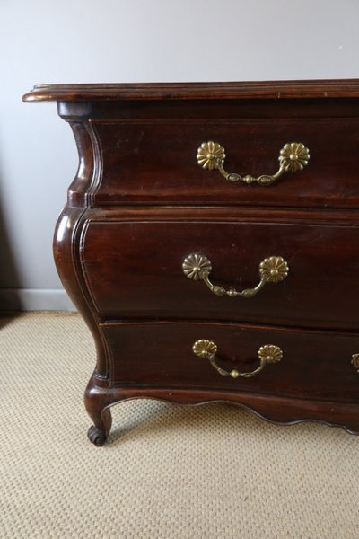 Commode XVIII en acajou tombeau 