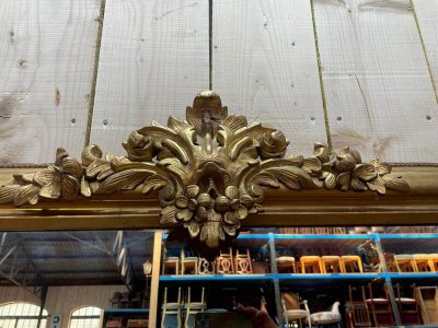 Specchio dell'era di Louis Philippe con frontone