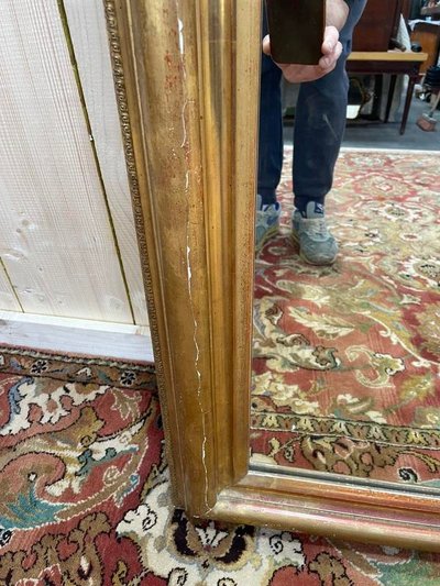 Specchio dell'era di Louis Philippe con frontone