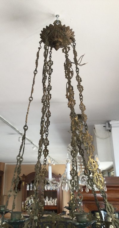 Un lampadario neogotico