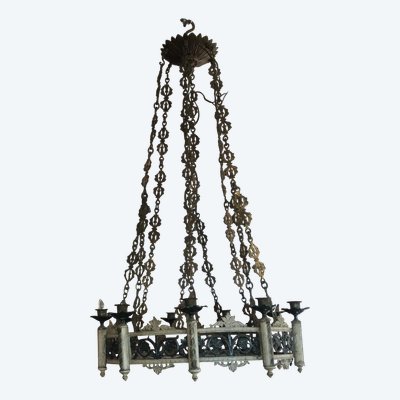 Un lampadario neogotico