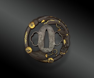 Paire de TSUBA pour daisho, au motif de l’épée Seiryu Engetsu. Signés JAPON - Période EDO 
