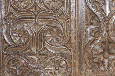 Trittico di pannelli intagliati sul fronte di una cassapanca rinascimentale, XVI secolo