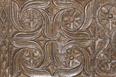 Trittico di pannelli intagliati sul fronte di una cassapanca rinascimentale, XVI secolo